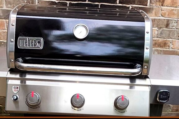 Weber gas grill after a professional exterior cleaning
