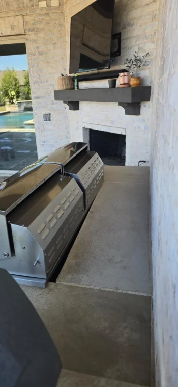 Covered patio outdoor kitchen with built-in grill and outdoor fireplace, DFW home