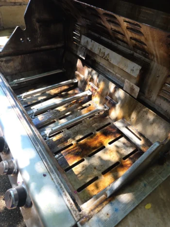 Grill grates and burners cleaned by Texas Grill Clean